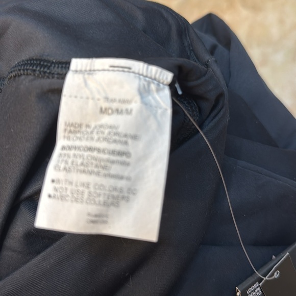 Under Armour black wide capris, size M, NWT. - Picture 5 of 6